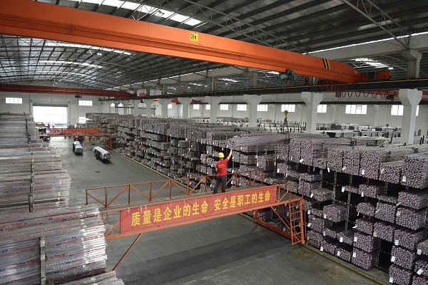 喜有沃304<a href='/index.aspx' class='keys' title='點擊查看關(guān)于不銹鋼管廠家的相關(guān)信息' target='_blank'>不銹鋼管廠家</a>倉庫